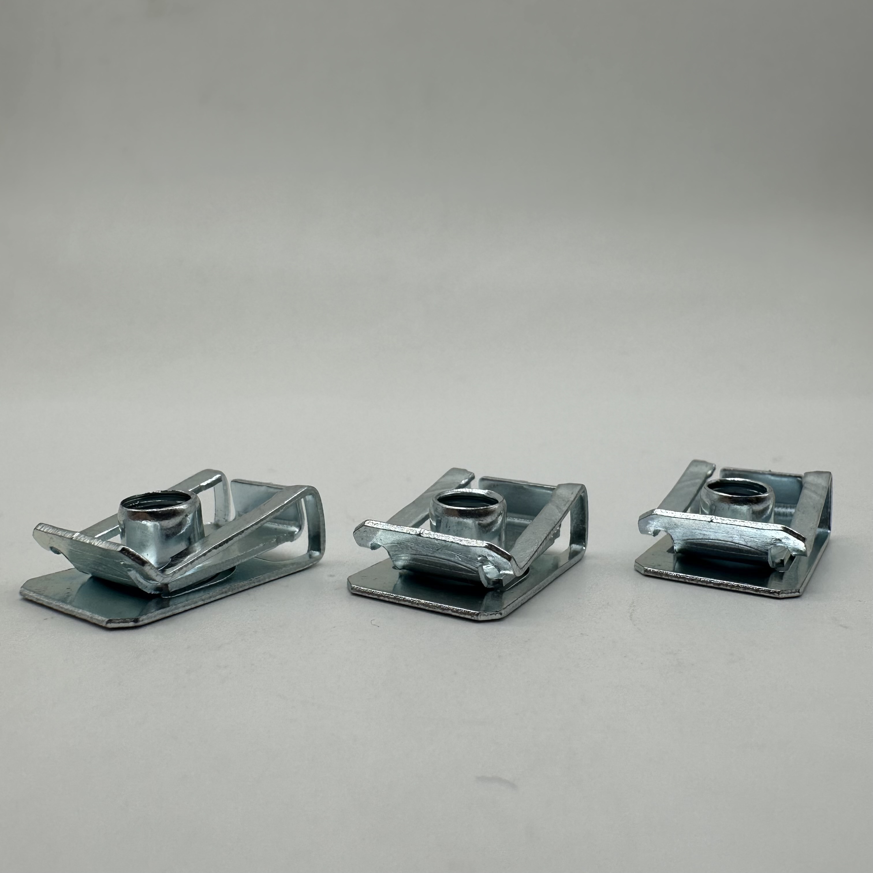 Clip nut M6x14x22 (3) Clip nut M6x14x22 (3)