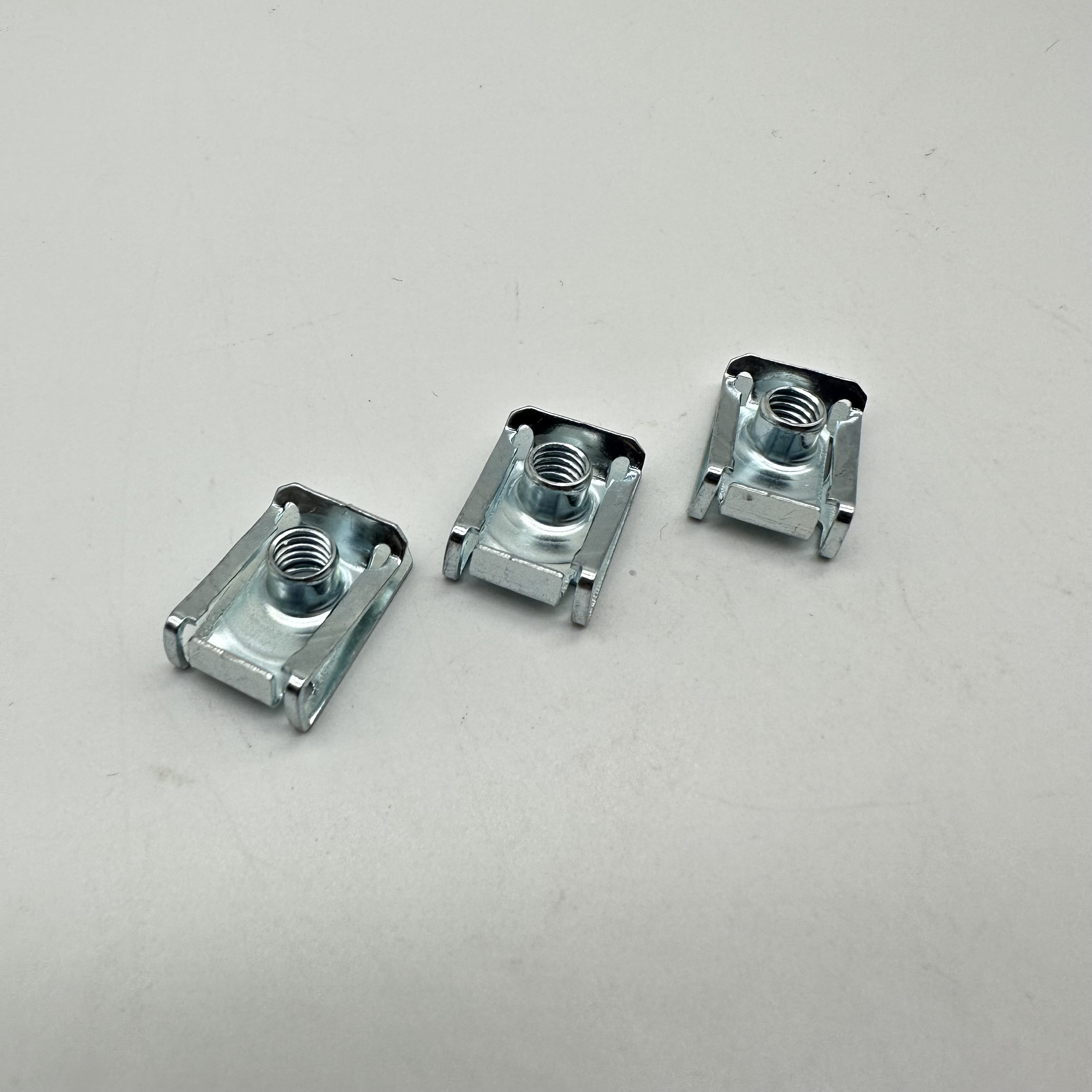 Clip nut M6x14x22 (5) Clip nut M6x14x22 (5)