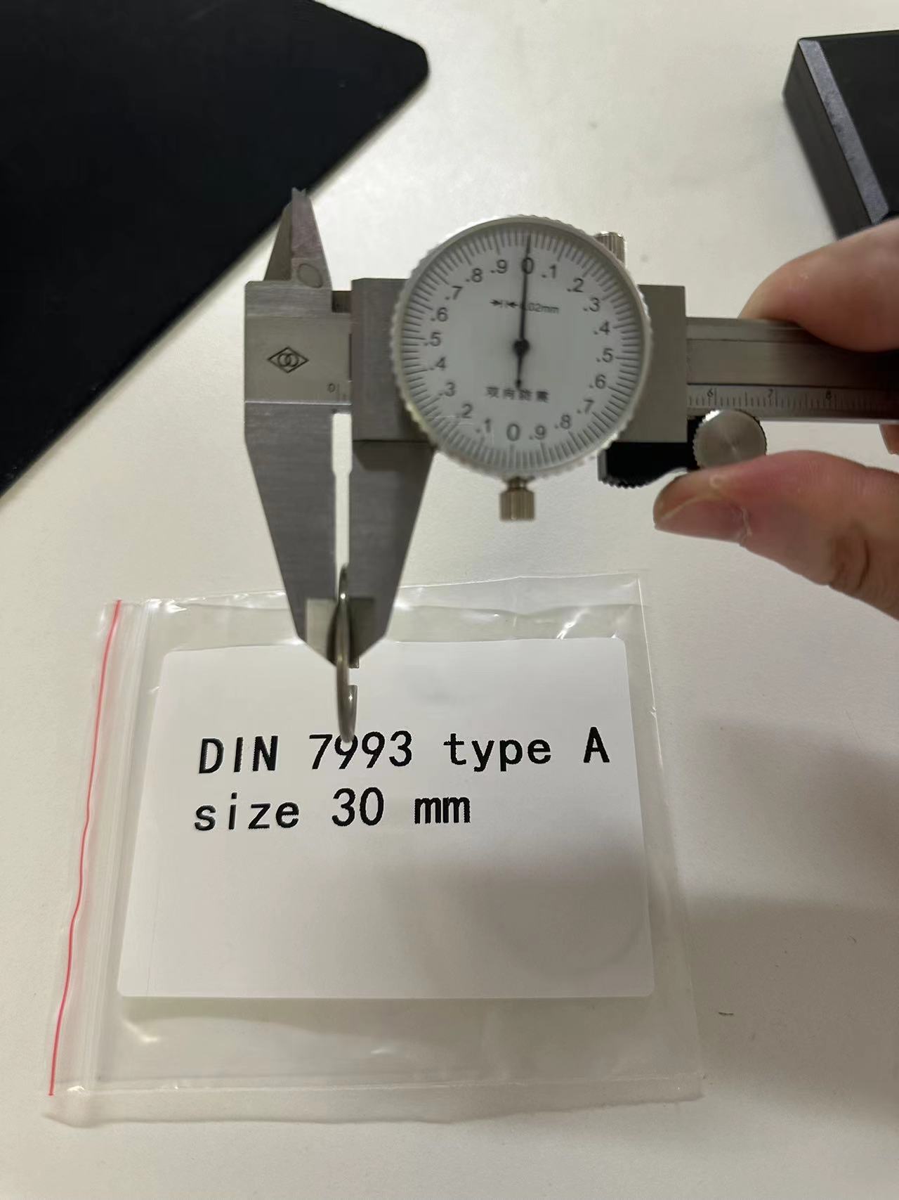 DIN7993 type A 30mm (2) DIN7993 type A 30mm (2)