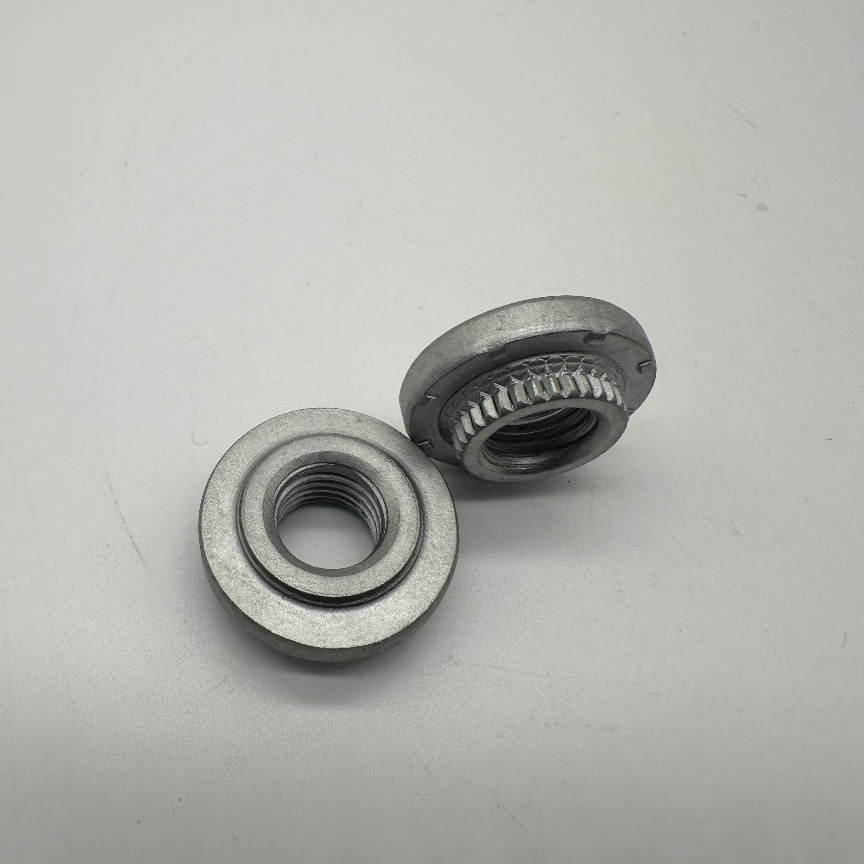 Motortraeger Einpressmutter M12 -Press Nut Cliching Nut for BMW