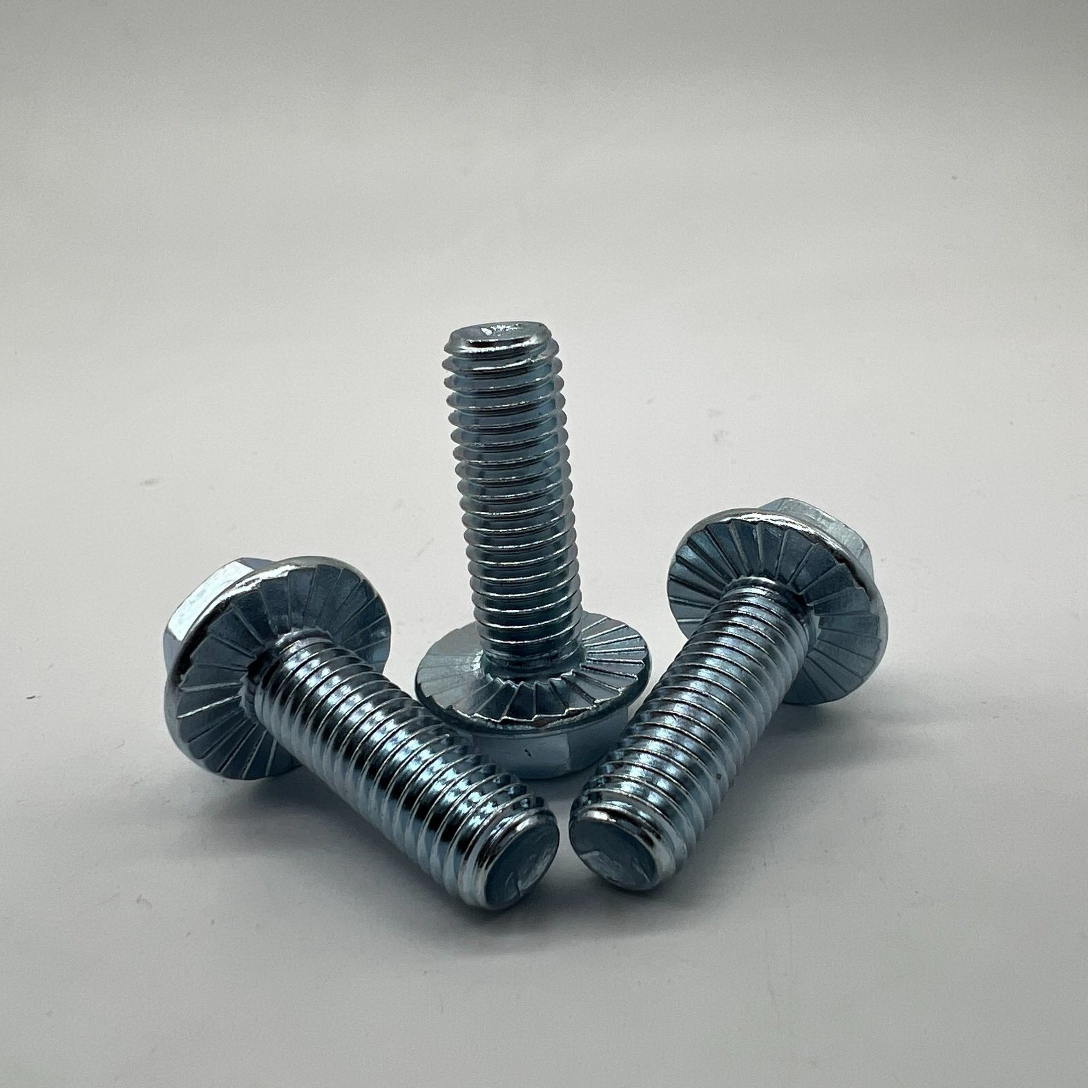 DIN6921 M10X30 Hex Flange Head Bolt Flange Screw Cl8.8