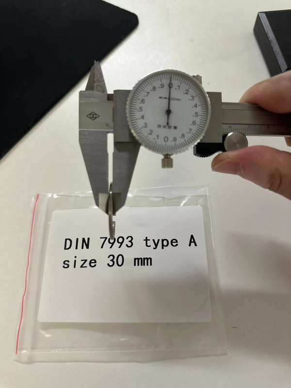 SS304 DIN7993 Round Wire Snap Rings For Shaft - Type A for Shafts (RW)