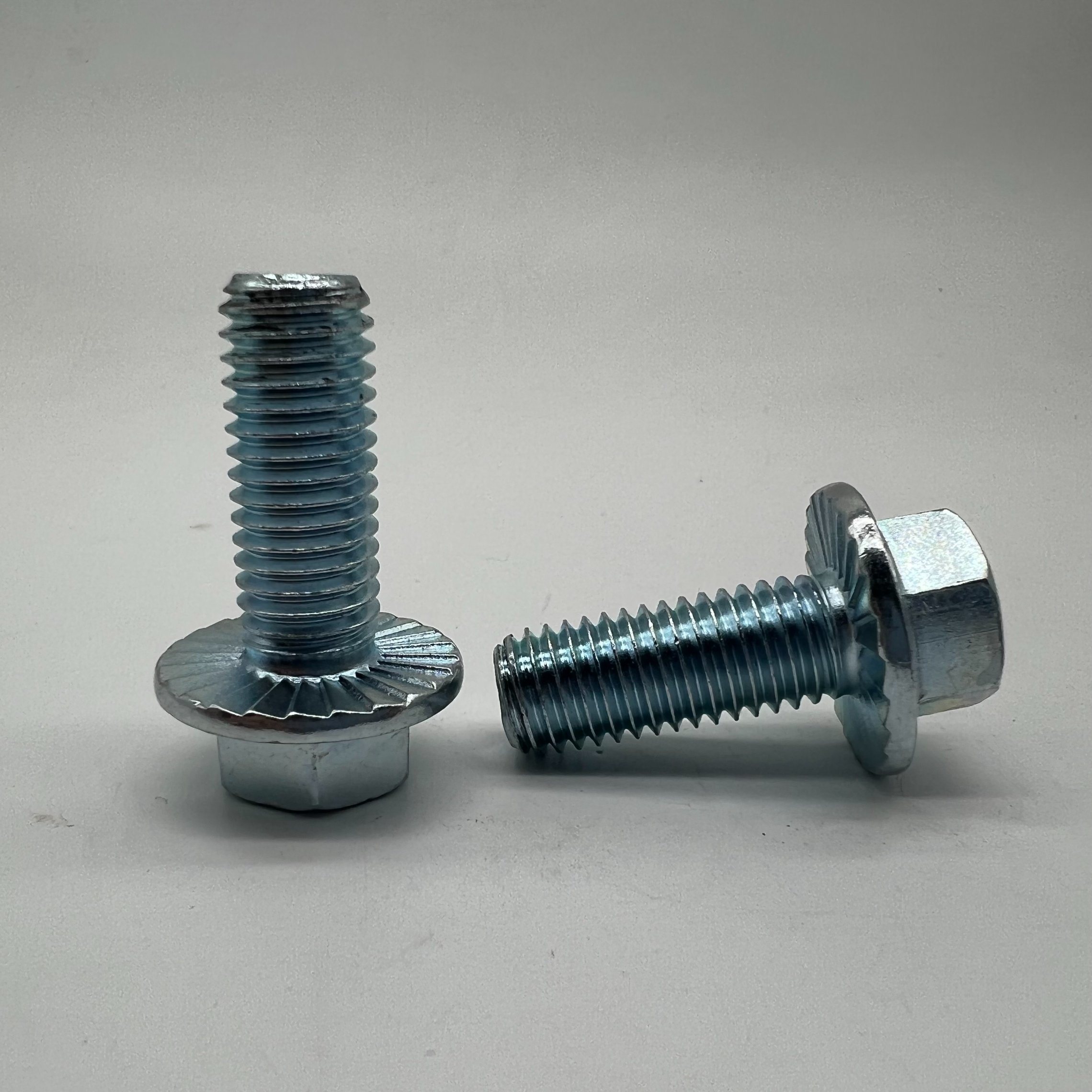 DIN6921 M12X30 Hex Bolt Flange Bolt Flange Screw Cl8.8