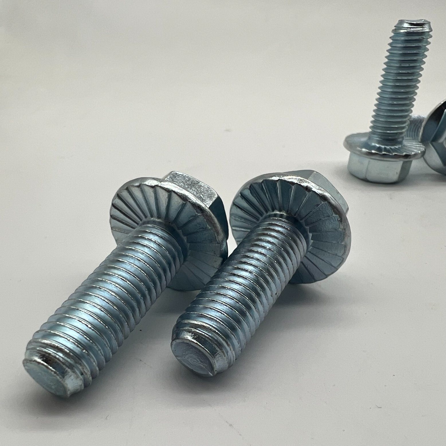 En1665 M12X25 Hex Flange Bolt Flange Screw Serration Cl8.8