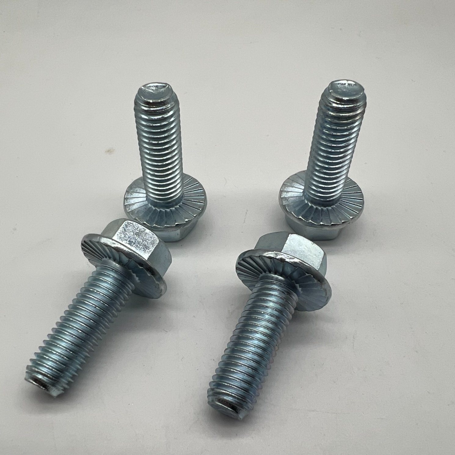 En1665 M12X25 Hex Flange Bolt Flange Screw Serration Cl8.8
