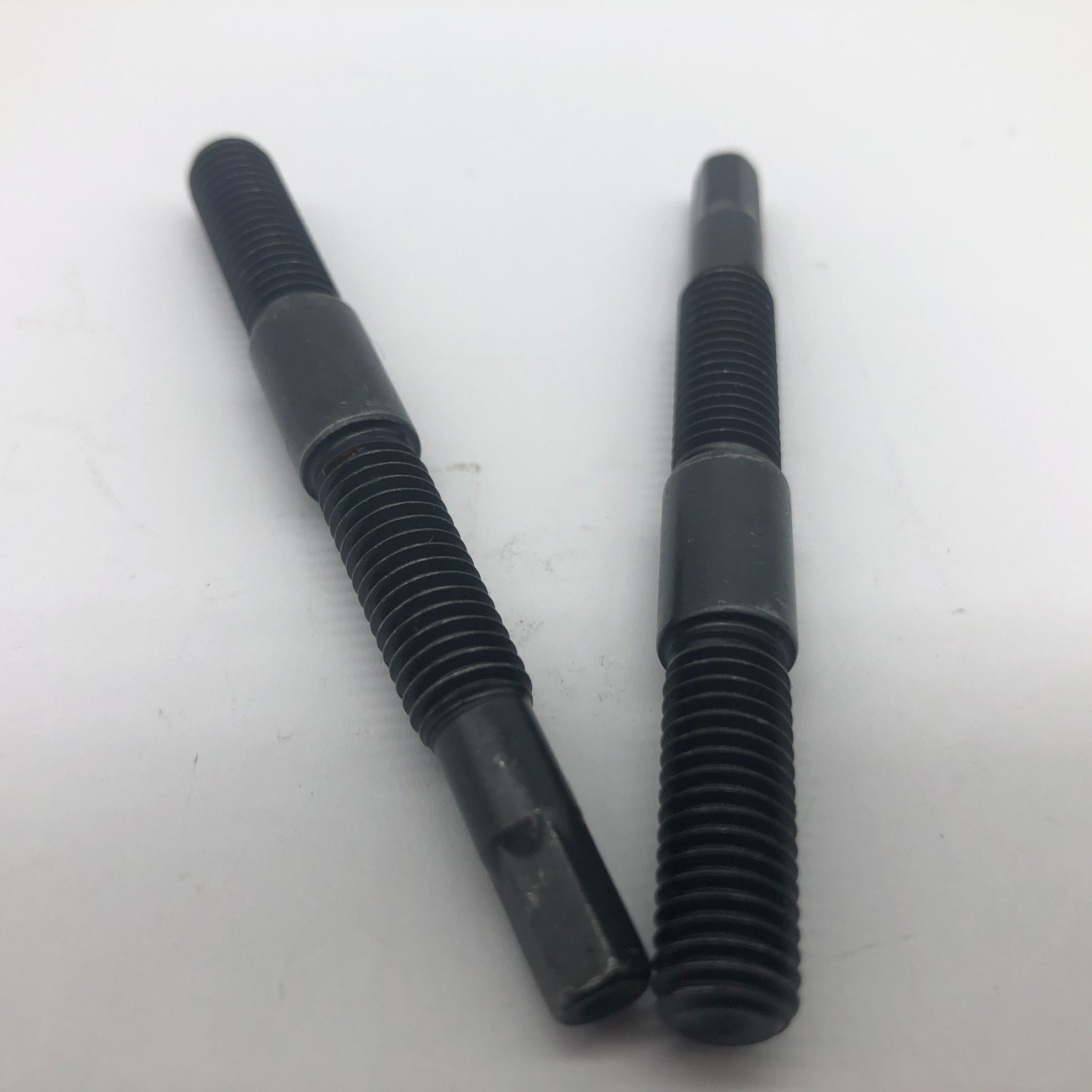 Hex Head Stud M8X1.25 for Ford Auto Parts Class 8.8